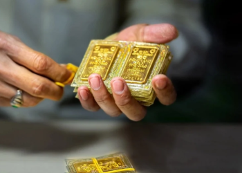 Giá vàng hôm nay 12/10: Tiếp tục chạm đáy trước sức ép của đồng USD