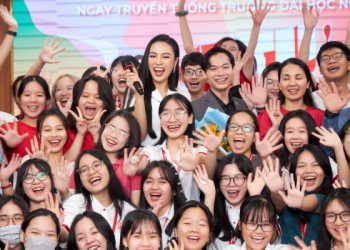 Á hậu Thủy Tiên hội ngộ sinh viên ngoại thương nhân dịp FTU’S DAY