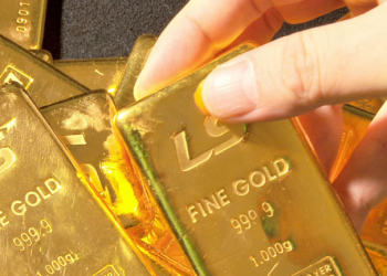 Giá vàng hôm nay 1/11, Giá vàng lao dốc, thị trường bật chế độ chờ, sóng gió vẫn rình rập, vàng SJC còn ‘nghe ngóng’