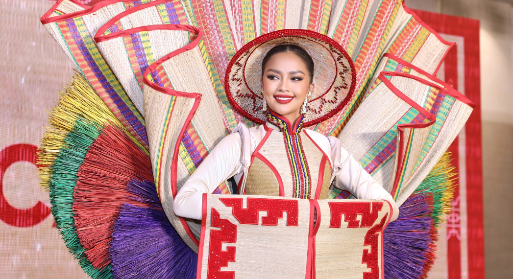 Hoa hậu Ngọc Châu gặp sự cố ngay lần đầu diện “Chiếu Cà Mau”