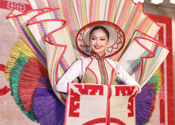 Hoa hậu Ngọc Châu gặp sự cố ngay lần đầu diện “Chiếu Cà Mau”