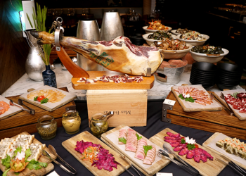 Khách sạn RENAISSANCE RIVERSIDE HOTEL SAIGON mang đến cho bạn nhiều ý tưởng để đón mừng Giáng Sinh và Năm Mới