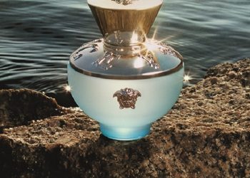 Tìm về những rung cảm của Đại Dương cùng làn hương Versace Dylan Turquoise