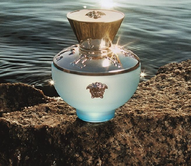 Tìm về những rung cảm của Đại Dương cùng làn hương Versace Dylan Turquoise