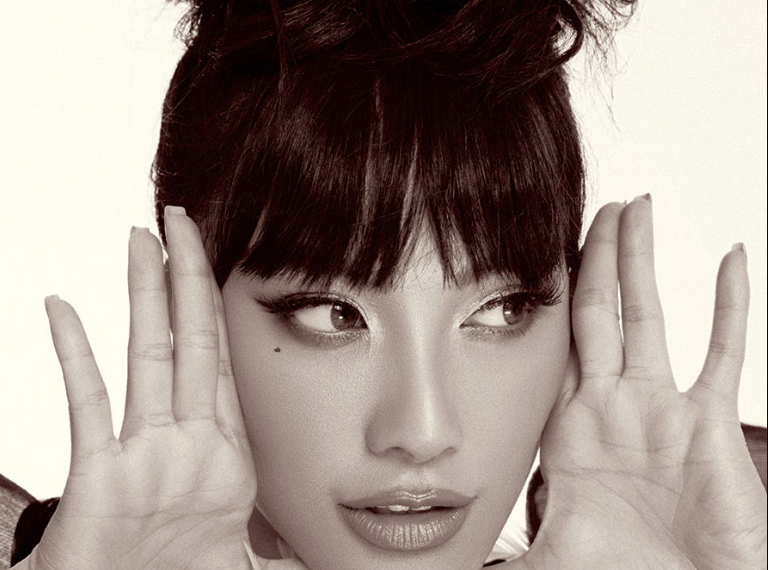 Á hậu Kim Duyên gợi cảm, khác lạ với váy lưới