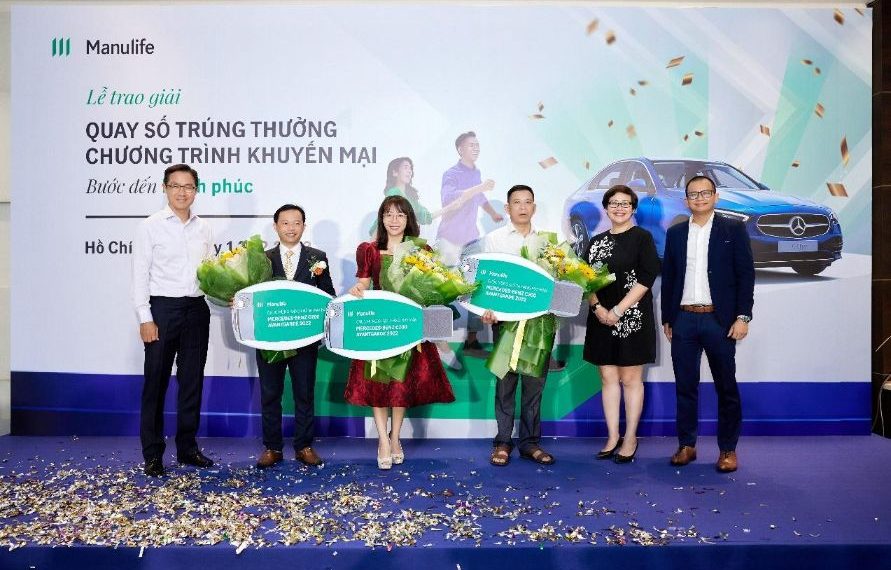 Manulife Việt Nam tiếp tục tri ân khách hàng, công bố 3 chủ nhân trúng thưởng xe Mercedes 