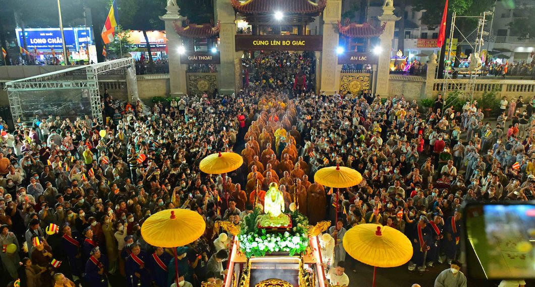 Khai mạc Triển lãm văn hóa “Lửa thiêng rực sáng sử vàng”