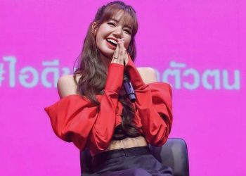 Lisa Blackpink rạng rỡ trong trang phục của nhà thiết kế Nguyễn Công Trí