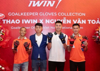 Văn Toản vừa ra mắt loại găng tay mới dành cho các thủ môn cả chuyên nghiệp