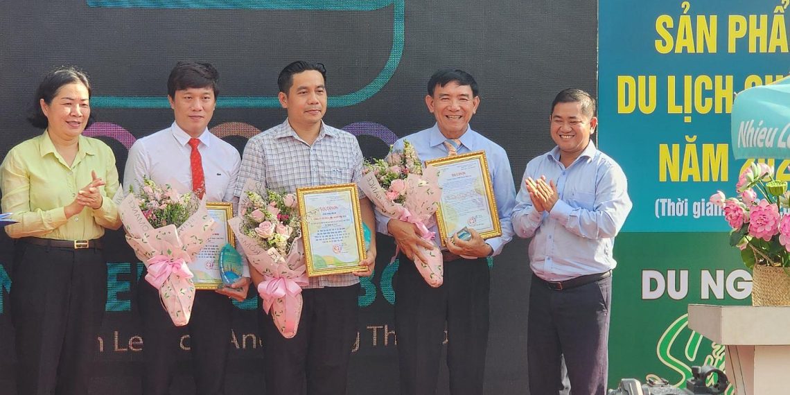 Tour “Du ngoạn Sử Xanh”: truyền tải thông điệp Xanh về bảo vệ môi trường đến học sinh, sinh viên, người dân thành phố