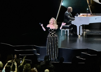 Công Trí tiếp tục xuất hiện cùng ADELE trong show diễn mới nhất