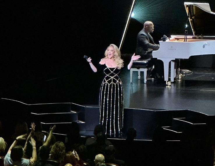 Công Trí tiếp tục xuất hiện cùng ADELE trong show diễn mới nhất