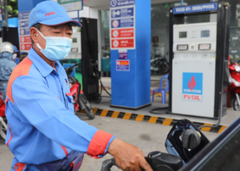 Cử tri kiến nghị giảm thêm thuế, phí xăng dầu để hỗ trợ doanh nghiệp