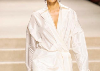 Loạt siêu mẫu nổi tiếng tự tin trình diễn bộ siêu tập thiết kế trong show diễn Công Trí Xuân Hè 2024