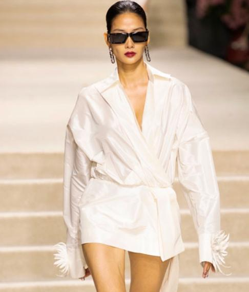 Loạt siêu mẫu nổi tiếng tự tin trình diễn bộ siêu tập thiết kế trong show diễn Công Trí Xuân Hè 2024