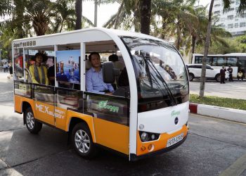 TPHCM thí điểm xe điện 4 bánh chạy bằng năng lượng điện phục vụ vận chuyển khách tham quan du lịch