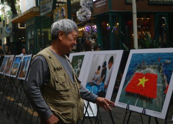 Triển lãm ảnh “Hướng về Trường Sa – Nhà giàn thân yêu” tại Thành phố Hồ Chí Minh