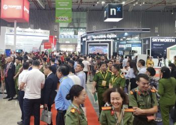 Hơn 300 vị đến từ 19 quốc gia tham gia triển lãm quốc tế về kỹ thuật và phương tiện phòng cháy, chữa cháy năm 2024