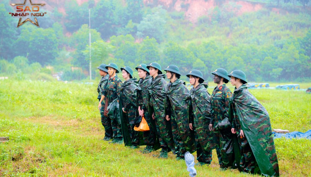 Tập 1 Sao nhập ngũ 2024: Cận cảnh biểu cảm của 8 gót hồng vừa cầm rắn vừa hô khẩu hiệu