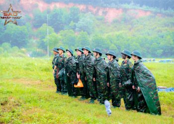 Tập 1 Sao nhập ngũ 2024: Cận cảnh biểu cảm của 8 gót hồng vừa cầm rắn vừa hô khẩu hiệu