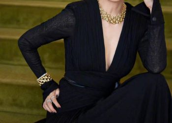 Chương Tử Di diện đầm của Công Trí tại lễ trao giải quốc tế