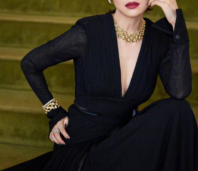 Chương Tử Di diện đầm của Công Trí tại lễ trao giải quốc tế