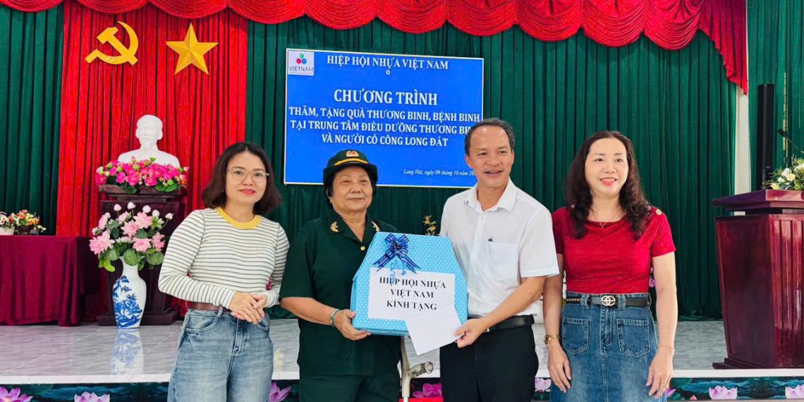 Tri ân thế hệ đi trước & lan tỏa tinh thần uống nước nhớ nguồn: Dấu ấn nhân văn trong hành trình 35 năm Hiệp hội Nhựa Việt Nam