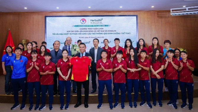 Herbalife Vietnam đồng hành cùng Liên Đoàn Bóng Đá Việt Nam tổ chức buổi đào tạo về dinh dưỡng thể thao nâng cao cho các huấn luyện viên và cầu thủ bóng đá