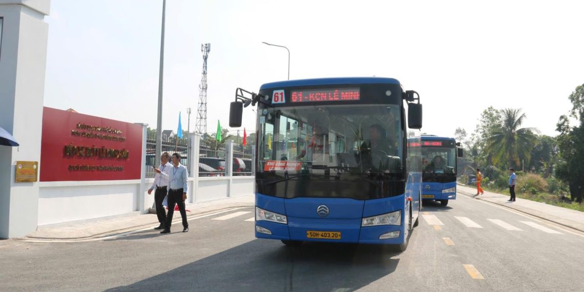 Bến xe buýt Lê Minh Xuân chính thức đưa vào hoạt động