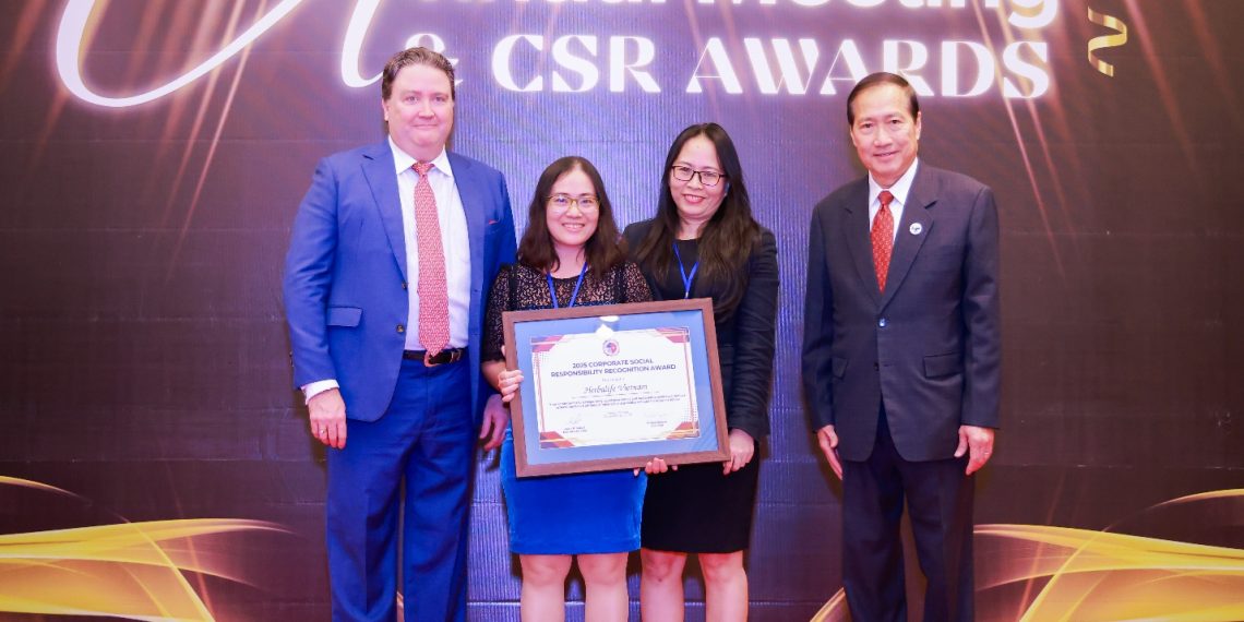Herbalife Việt Nam được trao giải thưởngTrách Nhiệm Xã Hội Doanh Nghiệp của AmCham lần thứ tám liên tiếp